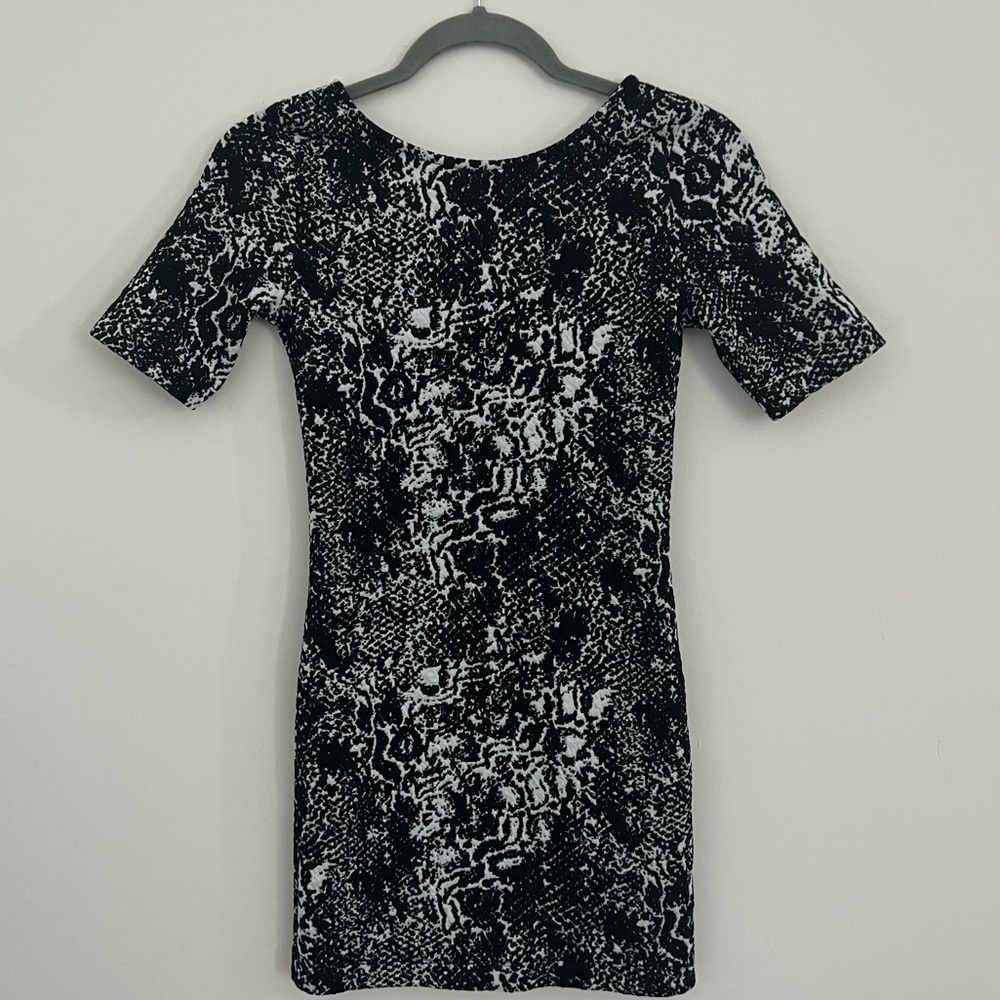 H&M Black & White Patterned Bodycon Dress scoop NWT Size 2